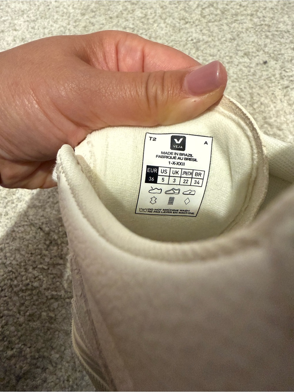 NEW Veja Women’s V-10 Sneakers in White and Cream - Picture 6 of 6